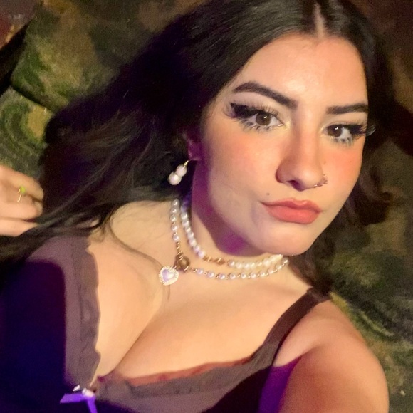 Meet your Posher, Andi - Picture 2 of 6